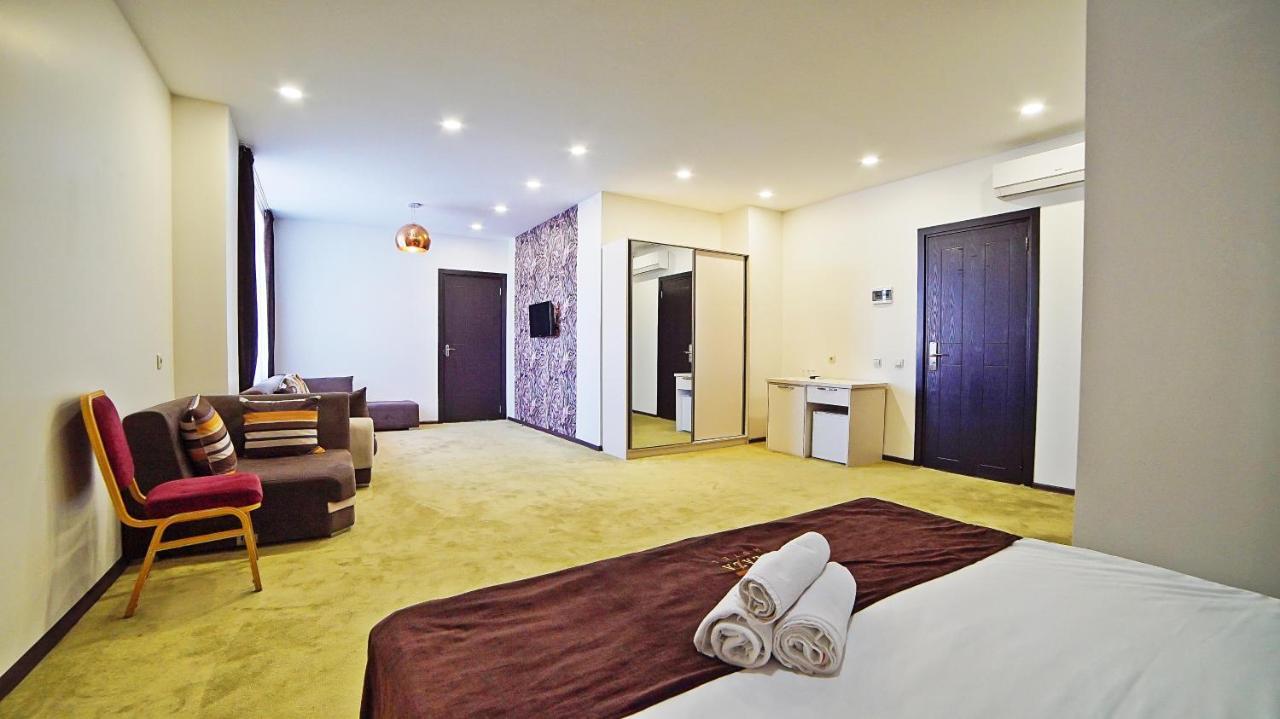 Mardi Plaza Hotel Батуми Екстериор снимка
