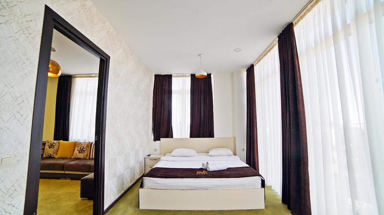 Mardi Plaza Hotel Батуми Екстериор снимка