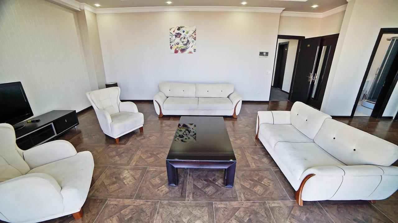 Mardi Plaza Hotel Батуми Екстериор снимка