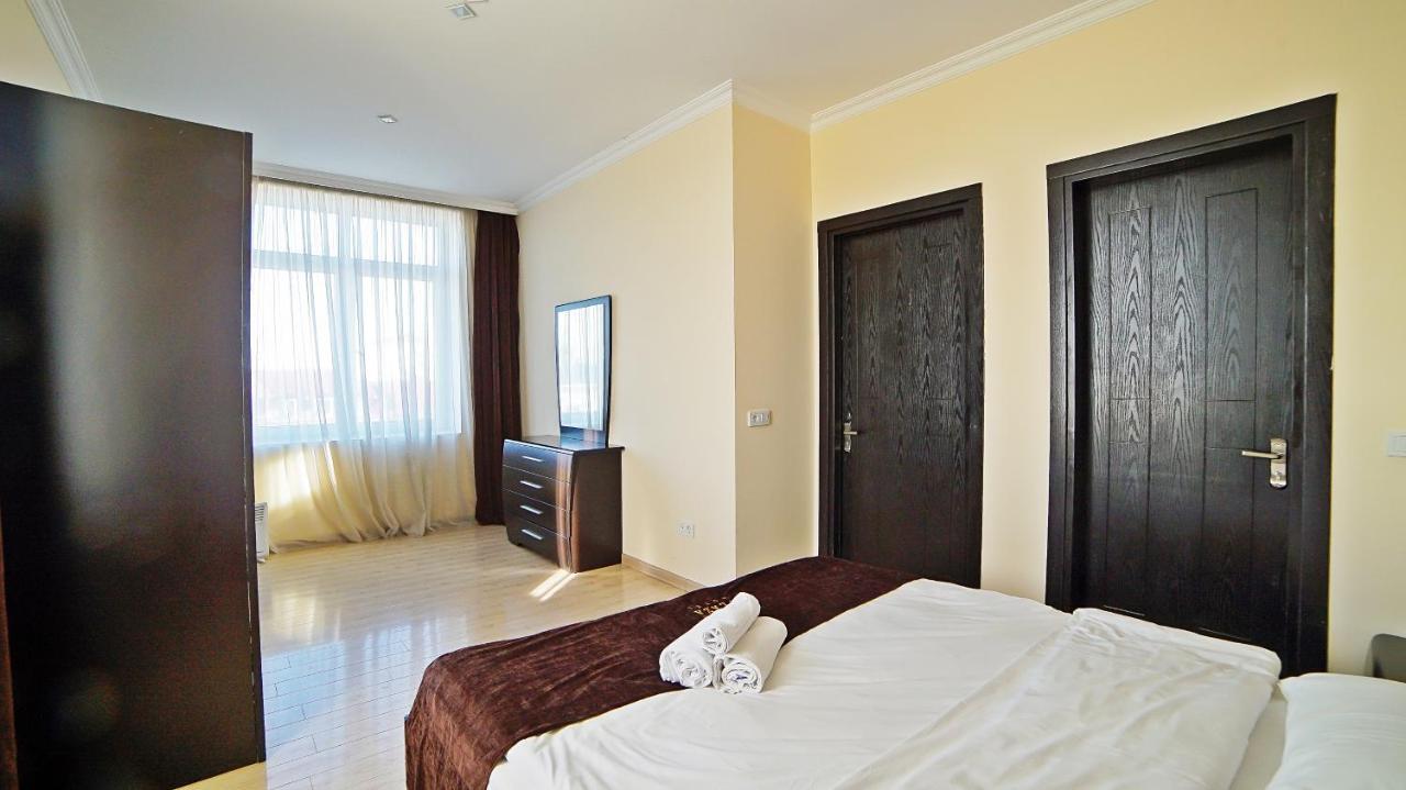 Mardi Plaza Hotel Батуми Екстериор снимка