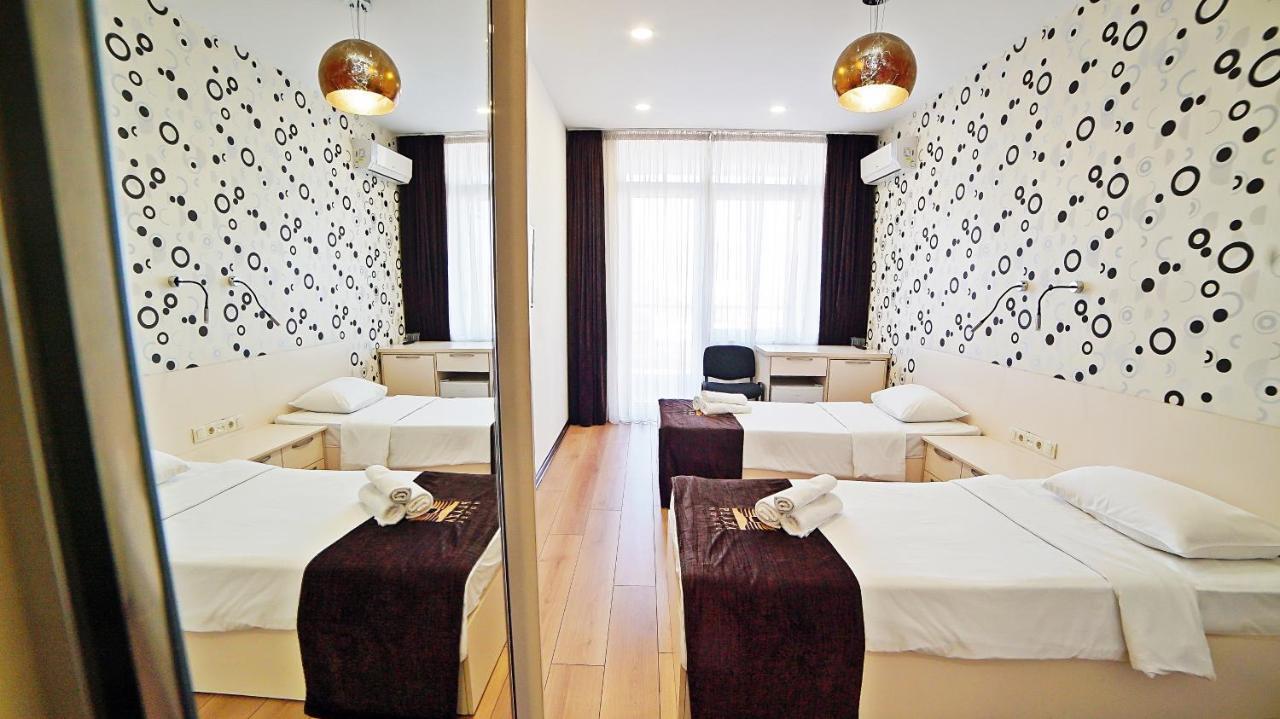 Mardi Plaza Hotel Батуми Екстериор снимка