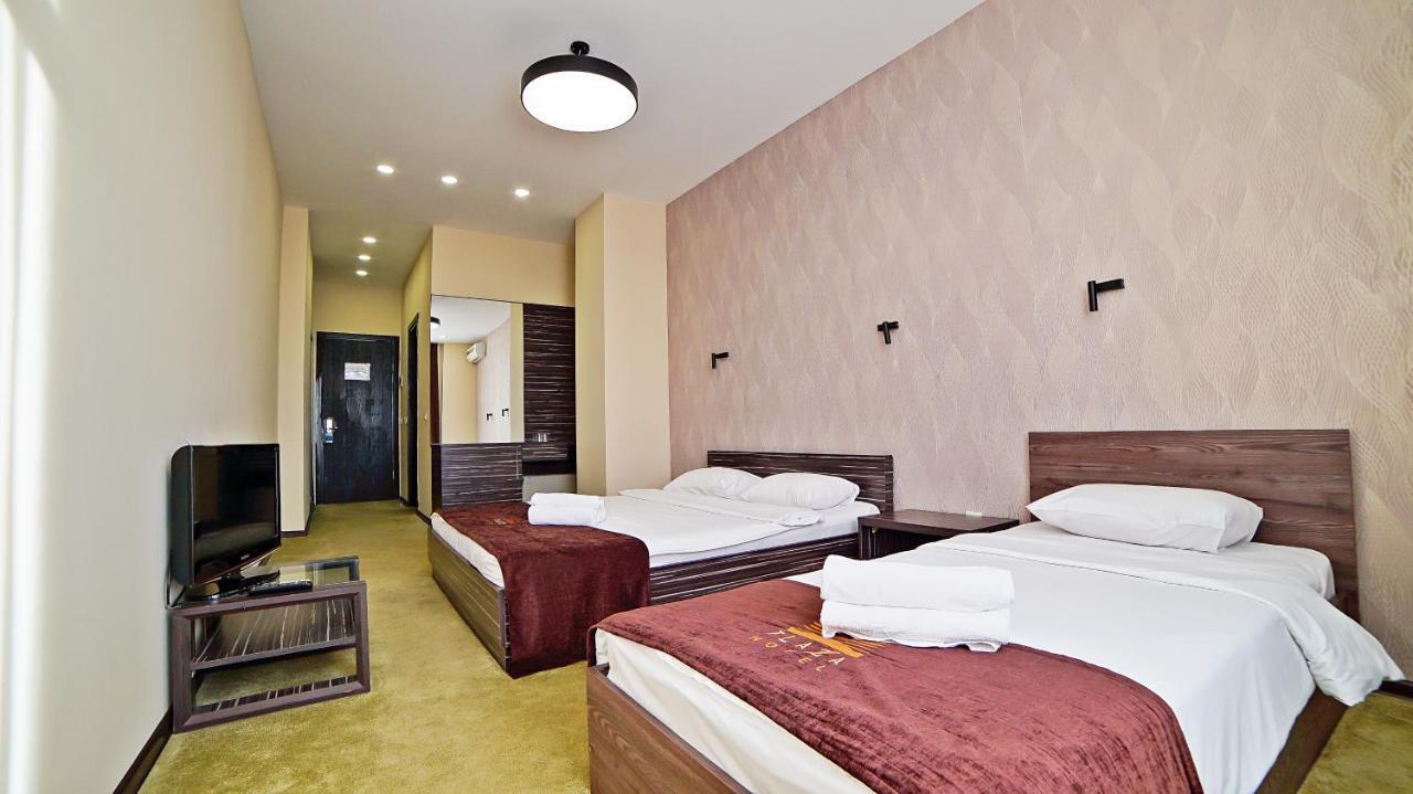 Mardi Plaza Hotel Батуми Екстериор снимка