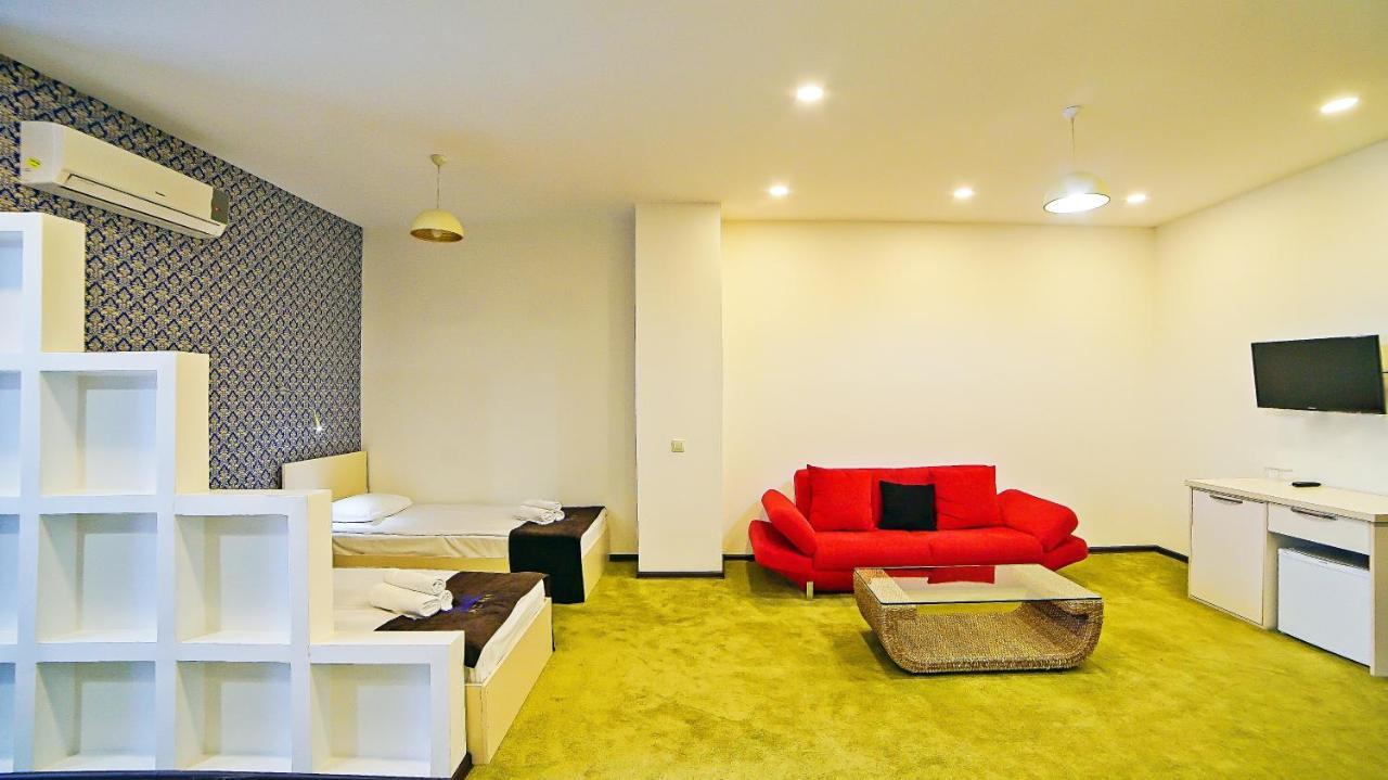 Mardi Plaza Hotel Батуми Екстериор снимка