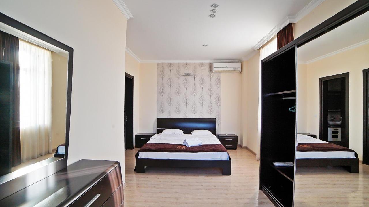 Mardi Plaza Hotel Батуми Екстериор снимка