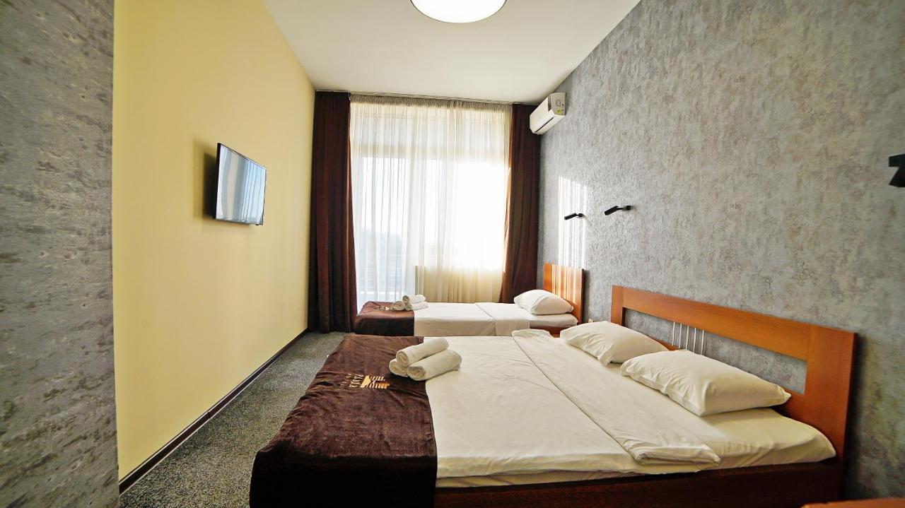Mardi Plaza Hotel Батуми Екстериор снимка