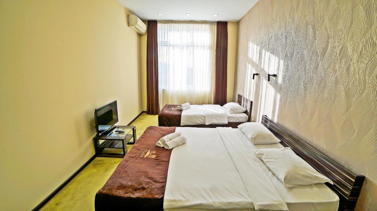 Mardi Plaza Hotel Батуми Екстериор снимка