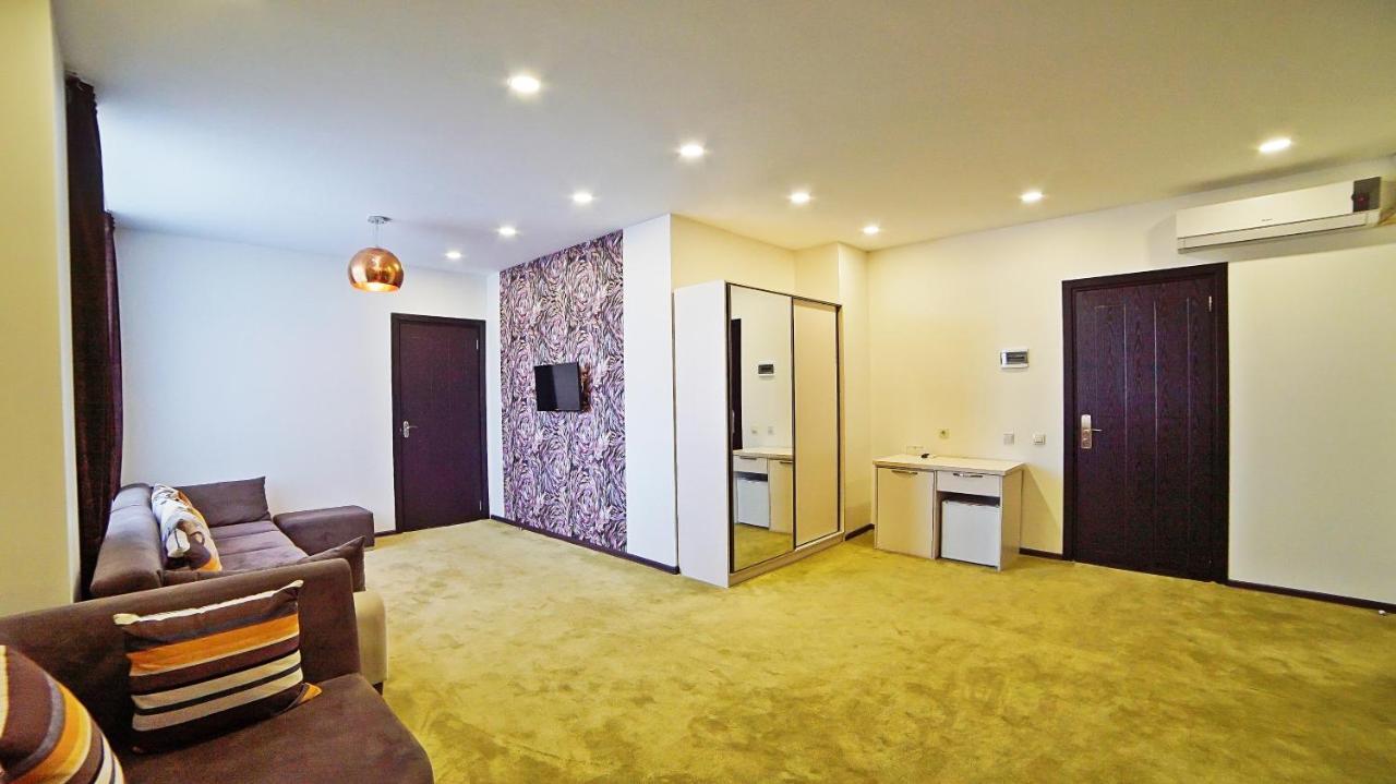 Mardi Plaza Hotel Батуми Екстериор снимка