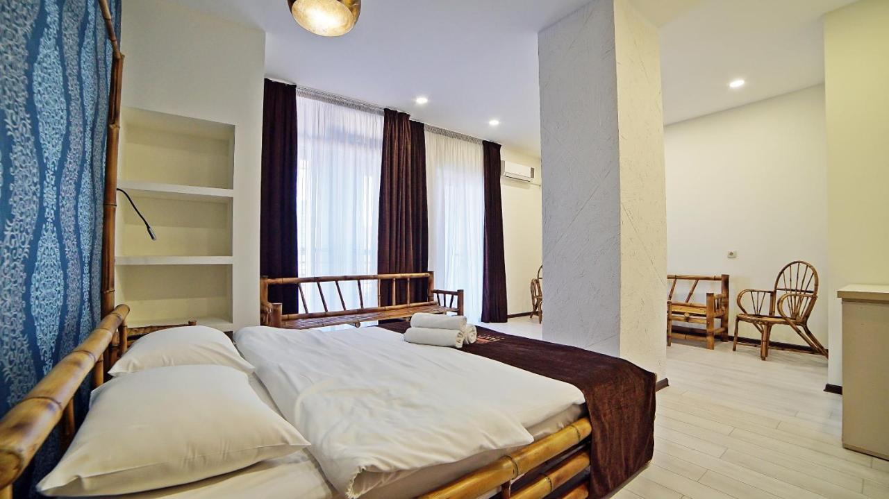 Mardi Plaza Hotel Батуми Екстериор снимка