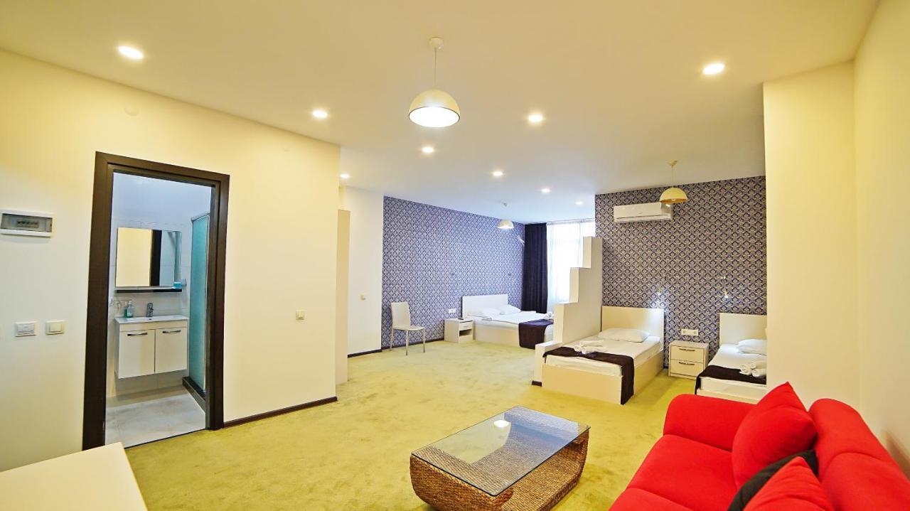 Mardi Plaza Hotel Батуми Екстериор снимка